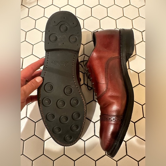 Allen Edmonds Fifth Avenue Cap-toe Oxford Dress Shoe - Picture 7 of 9